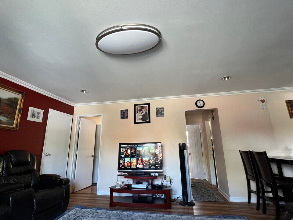 289 Main St, Unit 10G in Spotswood, NJ - Building Photo