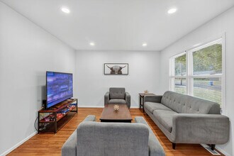 1415 Lindsay Ln in Florissant, MO - Building Photo - Building Photo