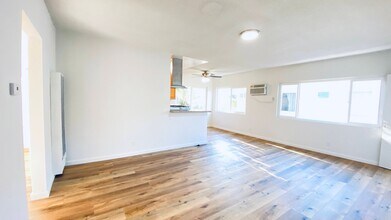 5664 Fair Ave in North Hollywood, CA - Foto de edificio - Interior Photo