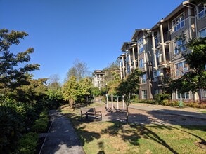 5775 Irmin St in Burnaby, BC - Building Photo - Building Photo