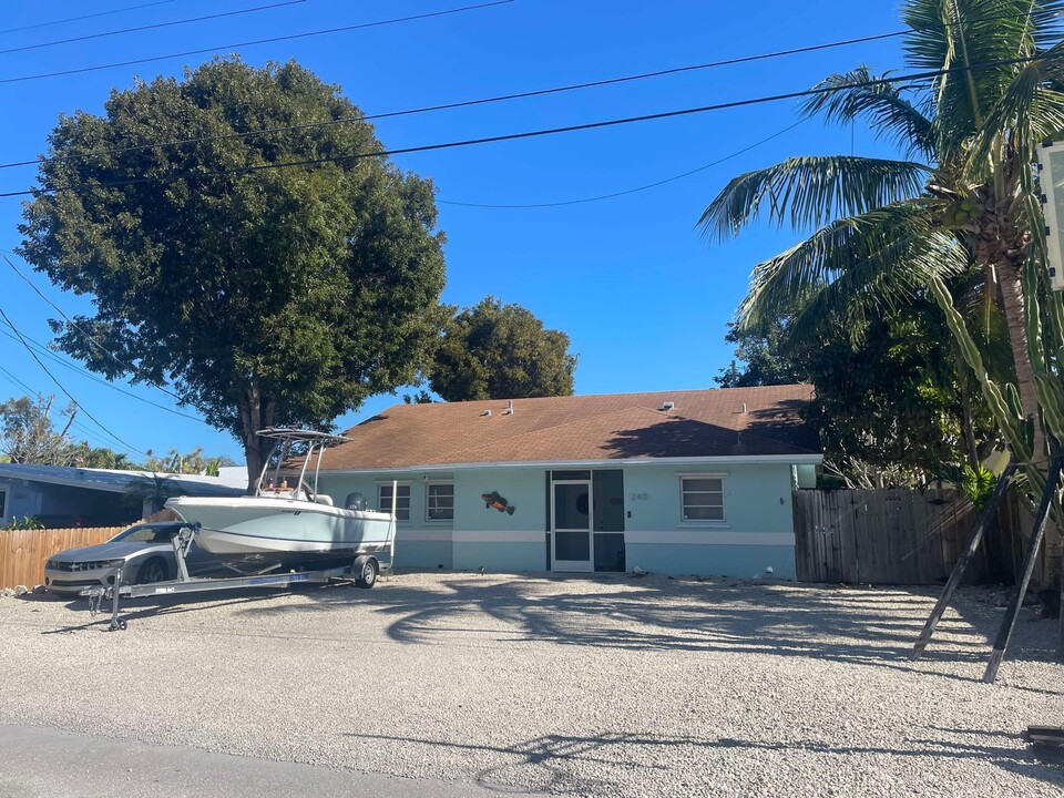 240 2nd Rd in Key Largo, FL - Foto de edificio