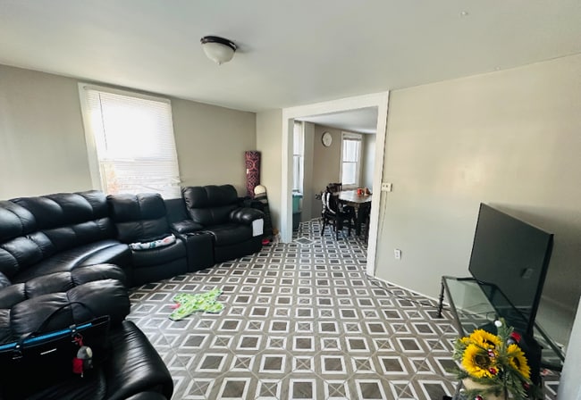 122 W Oneida St in Oswego, NY - Building Photo - Building Photo