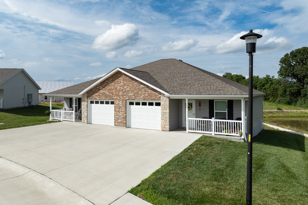 Whispering Meadows in Union, MO - Building Photo