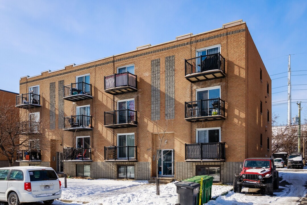 1067 Du Canadien-Pacifique St in Montréal, QC - Building Photo