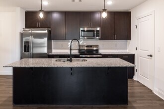 The Retreat at Stuart Crossing in Bartow, FL - Building Photo - Interior Photo