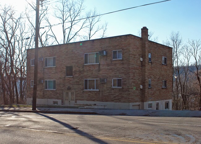 1761 Harrison Ave in Cincinnati, OH - Foto de edificio - Building Photo
