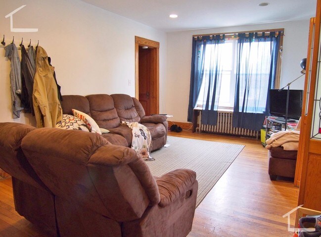 27 S Crescent Circuit, Unit B in Boston, MA - Building Photo - Building Photo