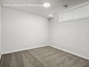 98 Magnolia St SE in Calgary, AB - Building Photo - Building Photo