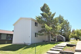 8 Hoffman Dr in Bozeman, MT - Building Photo