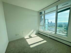 13350 Central Ave in Surrey, BC - Building Photo - Building Photo