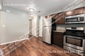 5434 Rivertown Cir SW in Wyoming, MI - Building Photo - Building Photo