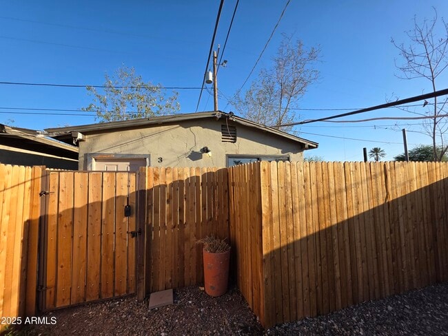 property at 2135 W Hadley St