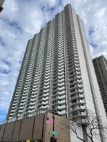 6033 N Sheridan Rd in Chicago, IL - Building Photo