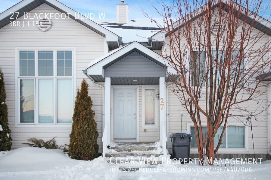 27 Blackfoot Blvd W in Lethbridge, AB - Building Photo