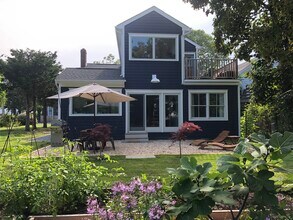 412 Carpenter St in Greenport, NY - Building Photo - Building Photo