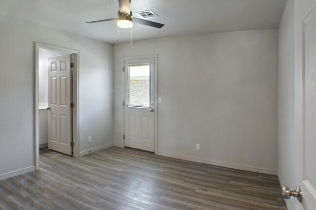 606 Ashland Ave in Friona, TX - Building Photo - Building Photo
