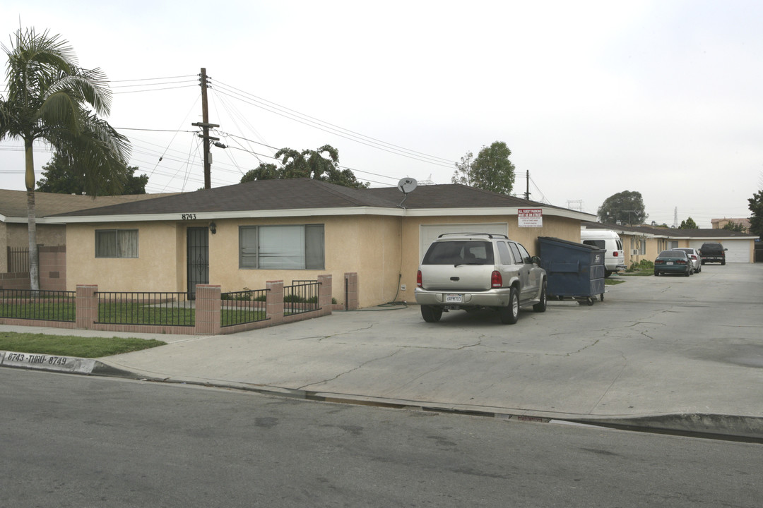 8743-8749 Rose St in Bellflower, CA - Building Photo