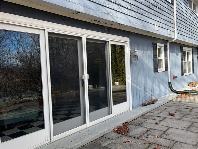 445 Dennison Dr in Southbridge, MA - Building Photo - Building Photo