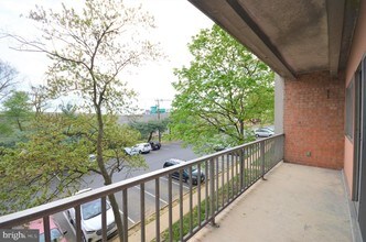 5801 Quantrell Ave-Unit -L8 in Alexandria, VA - Building Photo - Building Photo