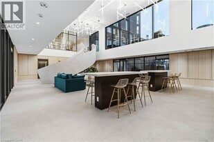 3071 Trafalgar Rd in Oakville, ON - Building Photo