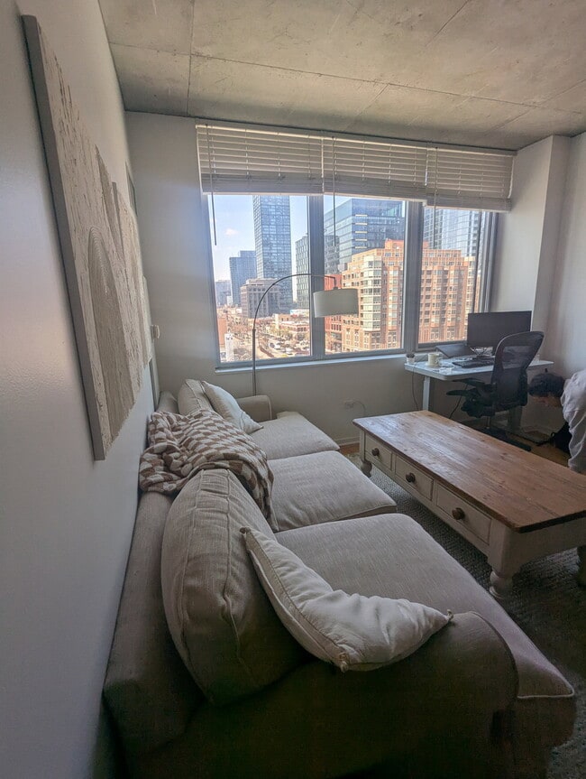 property at 659 W Randolph St