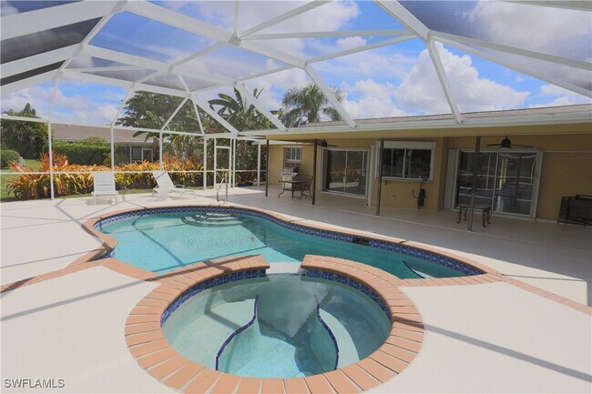 4480 Beechwood Lake Dr in Naples, FL - Building Photo - Building Photo