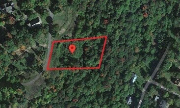 63 Palisade Park Way in Saranac Lake, NY - Building Photo - Building Photo