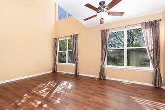 2329 Moonlight Ct in Aurora, IL - Building Photo - Building Photo