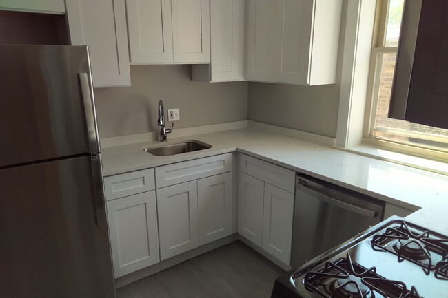 2449 W Ardmore Ave, Unit 1