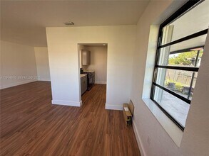 1430 NW 176th Terrace in Miami, FL - Foto de edificio - Building Photo