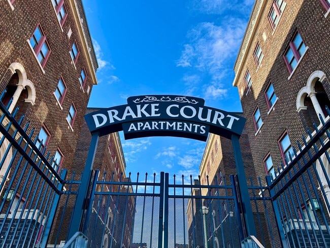 2109 Drake Court Walk in Omaha, NE - Building Photo - Building Photo