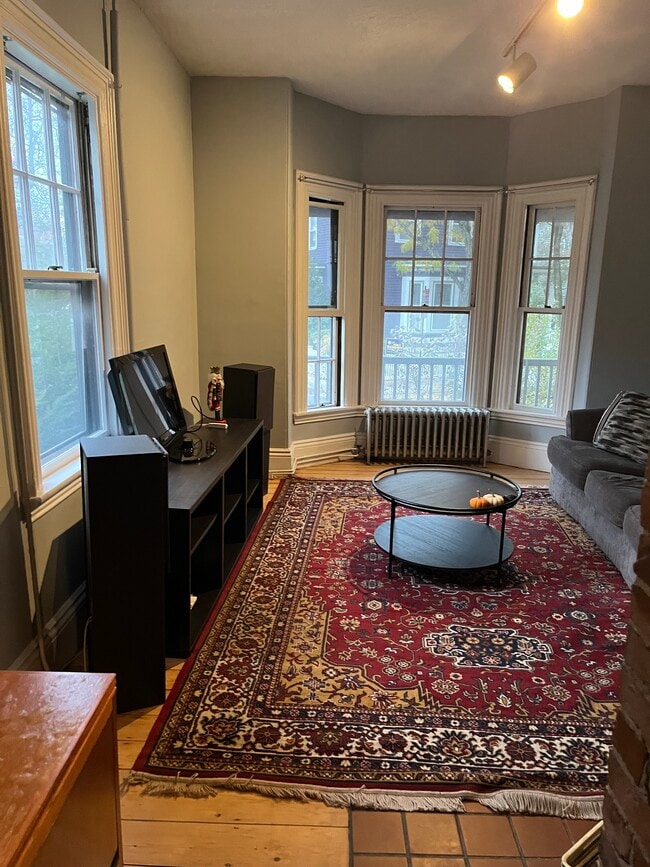 42 Putnam Ave in Cambridge, MA - Foto de edificio - Building Photo