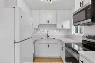 7028 N Burlington Ave in Portland, OR - Building Photo - Building Photo