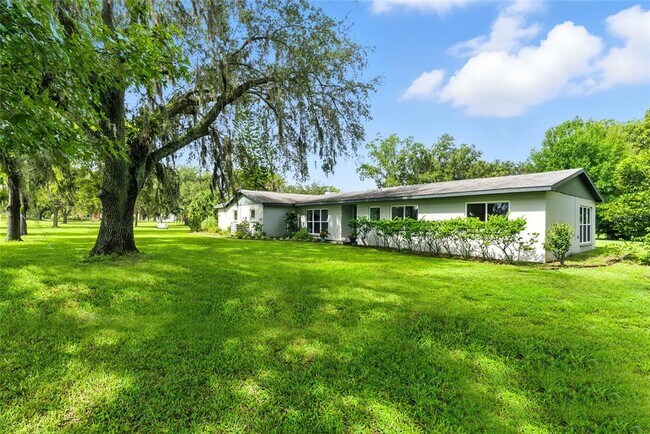 2205 Henley Rd in Lutz, FL - Building Photo - Building Photo