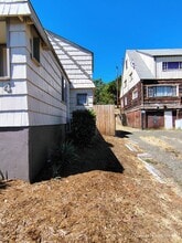 1034 NE Klamath Ave in Roseburg, OR - Building Photo - Building Photo