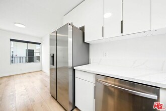 621 San Vicente Blvd in Santa Monica, CA - Building Photo - Building Photo