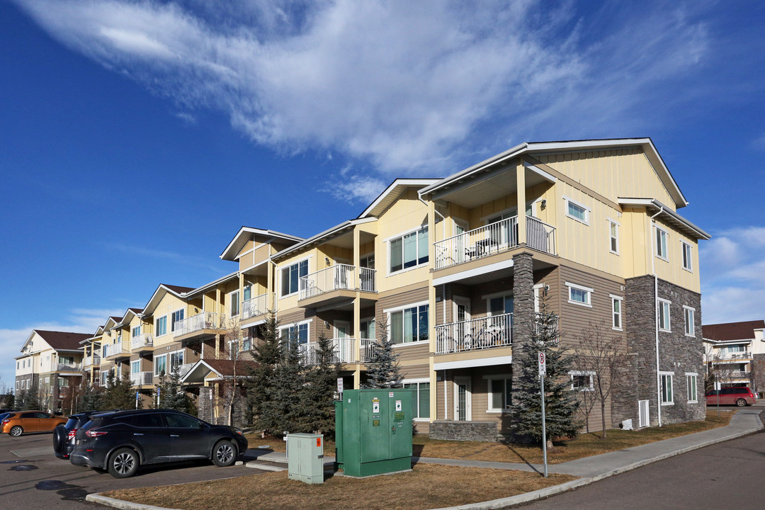 3000-4 Kingsland Clos SE in Airdrie, AB - Building Photo