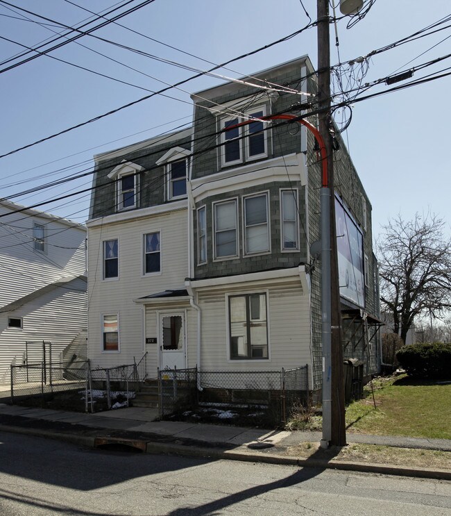 578 White St in Orange, NJ - Building Photo - Building Photo