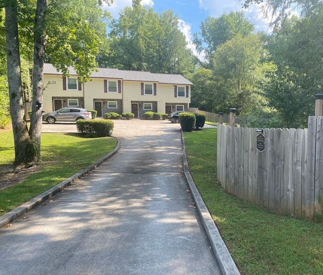 6368 Baker Ct in Norcross, GA - Foto de edificio - Building Photo
