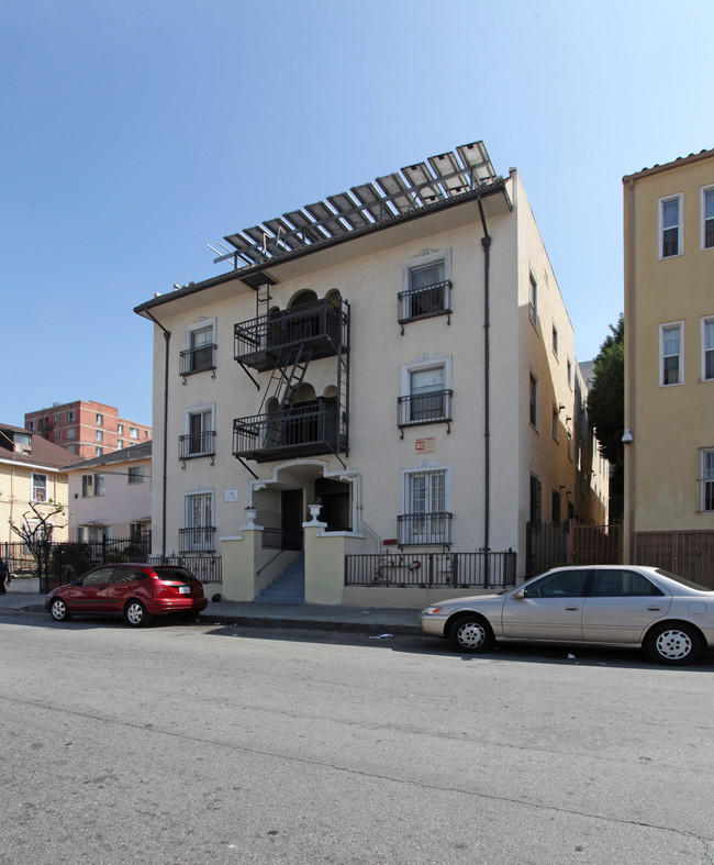 Queen Apartments in Los Angeles, CA - Building Photo - Building Photo