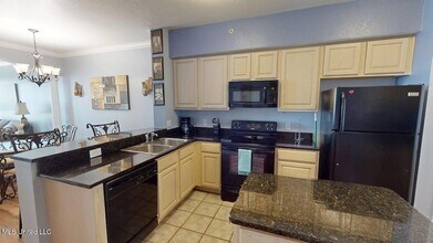 2230 Beach Dr, Unit 1106 in Gulfport, MS - Building Photo - Building Photo