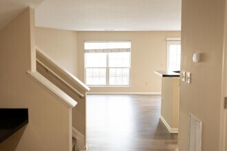 5008 Stratford Pine Ln in Dublin, OH - Foto de edificio - Building Photo