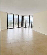 4000 Towerside Terrace, Unit 1401 in Miami, FL - Foto de edificio - Building Photo