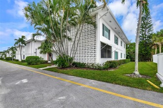 4501 S Ocean Blvd in South Palm Beach, FL - Building Photo - Building Photo