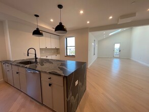 183 Webster St, Unit #1 in Boston, MA - Building Photo - Building Photo