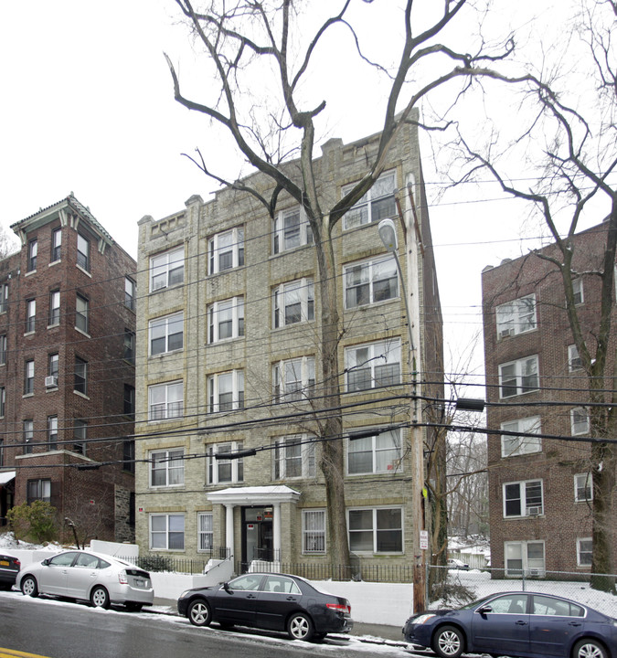 106 Valentine Ln in Yonkers, NY - Foto de edificio