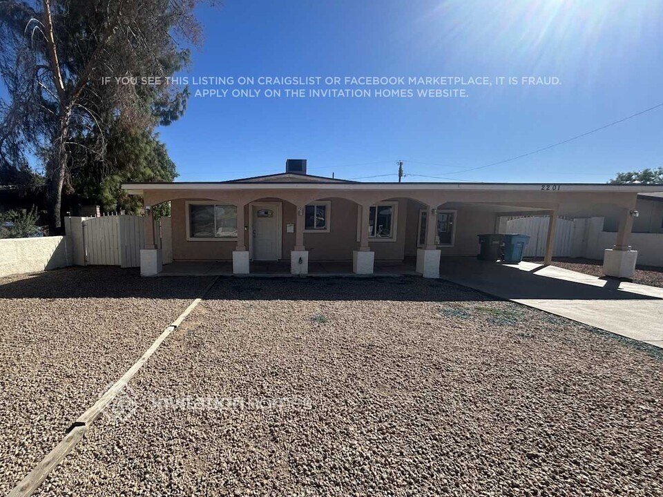 2201 W Cortez St in Phoenix, AZ - Foto de edificio