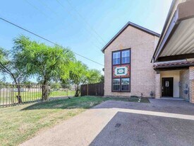 2445 Monarch Dr, Unit 801 in Laredo, TX - Building Photo