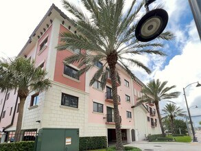 4241 N Ocean Blvd in Fort Lauderdale, FL - Foto de edificio - Building Photo