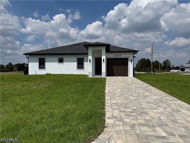 1262 Best Ave in Ft. Myers, FL - Building Photo - Building Photo